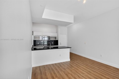 Condominio en venta en Miami, Florida, 1 dormitorio, 71.91 m2 № 2250497 - foto 13
