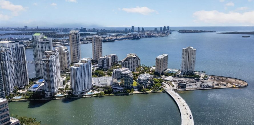 Condominio en Miami, Florida, 1 dormitorio № 2250497