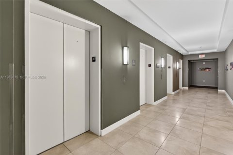 Condominio en venta en Miami, Florida, 1 dormitorio, 71.91 m2 № 2250497 - foto 4