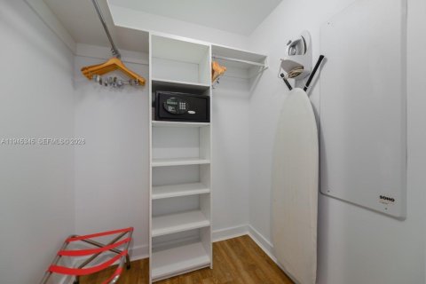 Купить кондоминиум в Халландейл-Бич, Флорида 2 спальни, 95.69м2, № 2002406 - фото 28