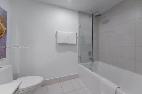 Купить кондоминиум в Халландейл-Бич, Флорида 2 спальни, 95.69м2, № 2002406 - фото 22