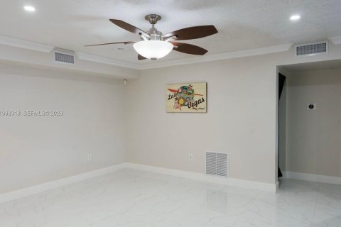 Condominio en venta en Miami, Florida, 2 dormitorios, 117.24 m2 № 2029528 - foto 3