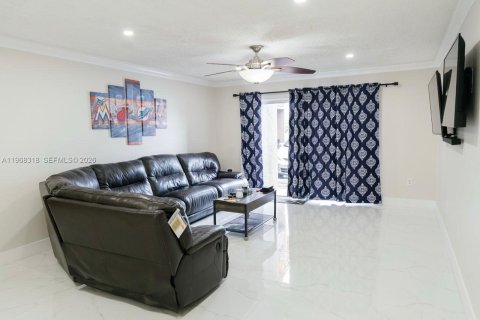 Condominio en venta en Miami, Florida, 2 dormitorios, 117.24 m2 № 2029528 - foto 4