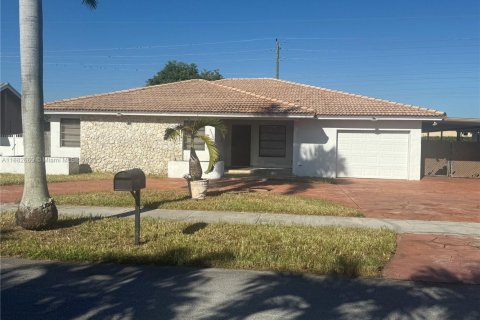 Villa ou maison à vendre à Miami, Floride: 4 chambres, 189.24 m2 № 1931443 - photo 1