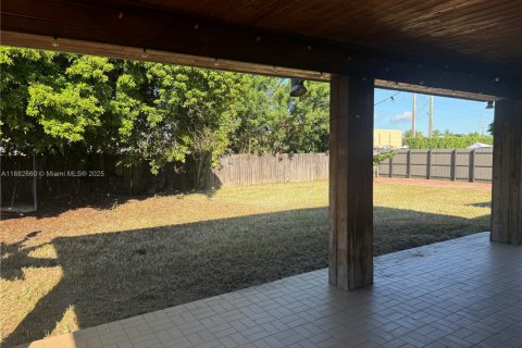 Villa ou maison à vendre à Miami, Floride: 4 chambres, 189.24 m2 № 1931443 - photo 16