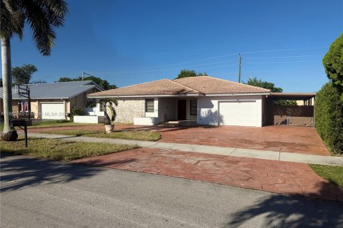 Villa ou maison à vendre à Miami, Floride: 4 chambres, 189.24 m2 № 1931443 - photo 6