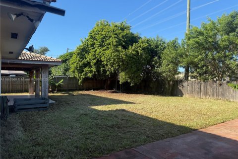 Villa ou maison à vendre à Miami, Floride: 4 chambres, 189.24 m2 № 1931443 - photo 11