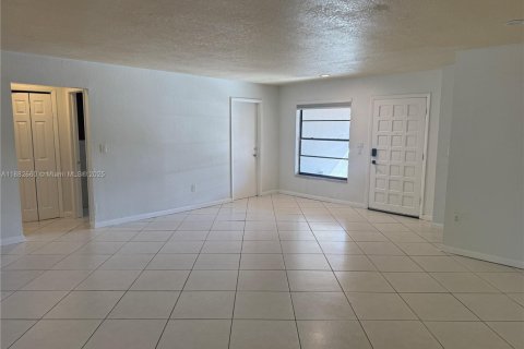 Villa ou maison à vendre à Miami, Floride: 4 chambres, 189.24 m2 № 1931443 - photo 25