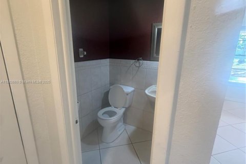 Villa ou maison à vendre à Miami, Floride: 4 chambres, 189.24 m2 № 1931443 - photo 27