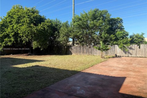 Villa ou maison à vendre à Miami, Floride: 4 chambres, 189.24 m2 № 1931443 - photo 12
