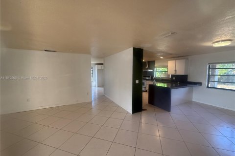 Villa ou maison à vendre à Miami, Floride: 4 chambres, 189.24 m2 № 1931443 - photo 29