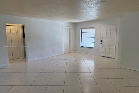 Villa ou maison à vendre à Miami, Floride: 4 chambres, 189.24 m2 № 1931443 - photo 26