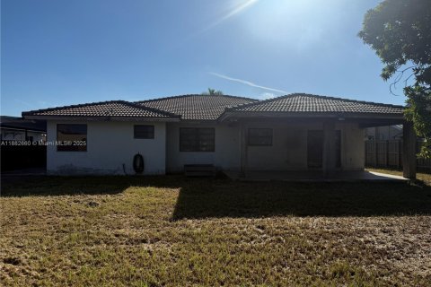 Villa ou maison à vendre à Miami, Floride: 4 chambres, 189.24 m2 № 1931443 - photo 15