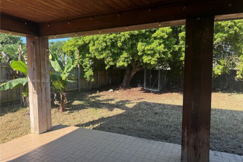Villa ou maison à vendre à Miami, Floride: 4 chambres, 189.24 m2 № 1931443 - photo 17