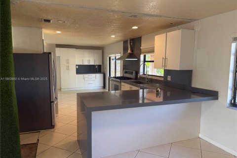 Villa ou maison à vendre à Miami, Floride: 4 chambres, 189.24 m2 № 1931443 - photo 21
