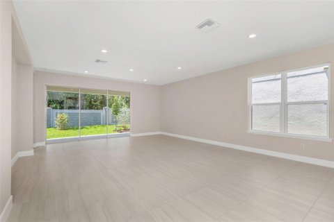 Casa en alquiler en Palm Harbor, Florida, 4 dormitorios, 222.87 m2 № 2202618 - foto 13