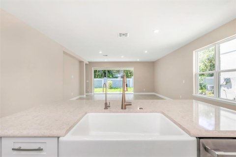 Casa en alquiler en Palm Harbor, Florida, 4 dormitorios, 222.87 m2 № 2202618 - foto 10
