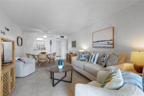 Condo in New Smyrna Beach, Florida, 1 bedroom  № 1662961 - photo 5