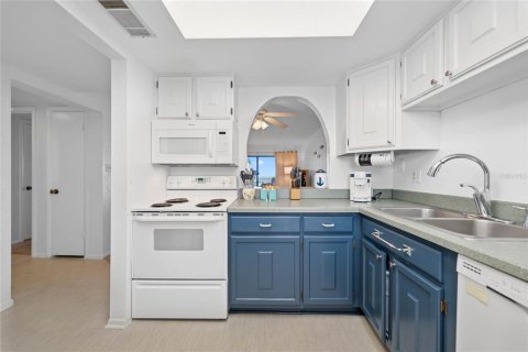 Condo in New Smyrna Beach, Florida, 1 bedroom  № 1662961 - photo 2