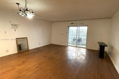 Copropriété à louer à Lauderhill, Floride: 1 chambre, 86.21 m2 № 2047080 - photo 6