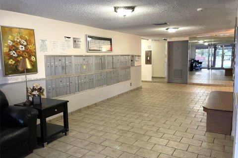 Copropriété à louer à Lauderhill, Floride: 1 chambre, 86.21 m2 № 2047080 - photo 3