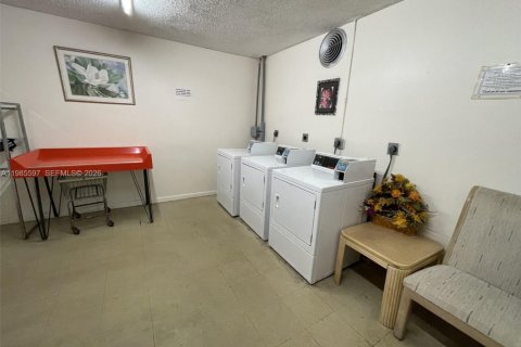 Copropriété à louer à Lauderhill, Floride: 1 chambre, 86.21 m2 № 2047080 - photo 12