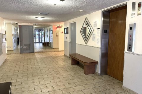 Copropriété à louer à Lauderhill, Floride: 1 chambre, 86.21 m2 № 2047080 - photo 4