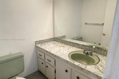Copropriété à louer à Lauderhill, Floride: 1 chambre, 86.21 m2 № 2047080 - photo 7