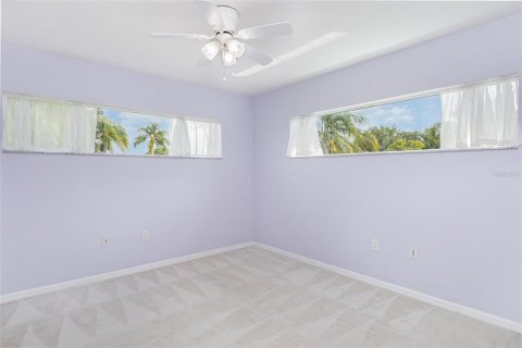 House in Haines City, Florida 3 bedrooms, 190.82 sq.m. № 1908606 - photo 18