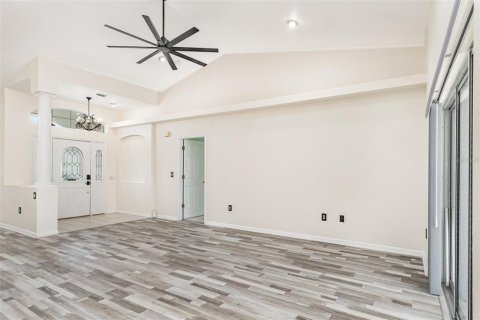 House in Haines City, Florida 3 bedrooms, 190.82 sq.m. № 1908606 - photo 4
