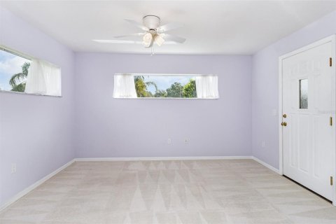 House in Haines City, Florida 3 bedrooms, 190.82 sq.m. № 1908606 - photo 17