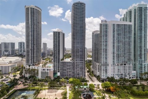 Condominio en venta en Miami, Florida, 3 dormitorios, 187.48 m2 № 1881680 - foto 17