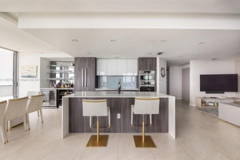 Condominio en venta en Miami, Florida, 3 dormitorios, 187.48 m2 № 1881680 - foto 7