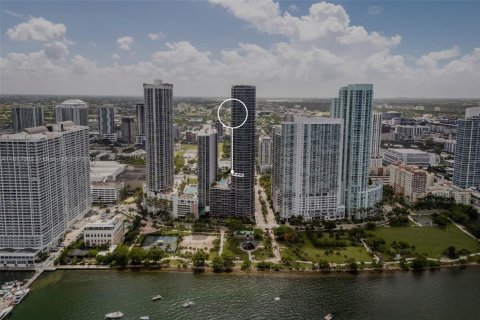 Condominio en venta en Miami, Florida, 3 dormitorios, 187.48 m2 № 1881680 - foto 19