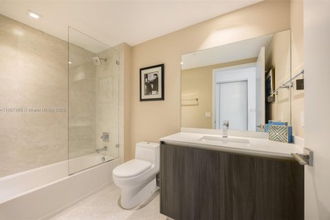 Condominio en venta en Miami, Florida, 3 dormitorios, 187.48 m2 № 1881680 - foto 14