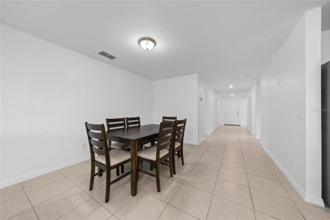 House in Dundee, Florida 5 bedrooms, 182.55 sq.m. № 2412630 - photo 22