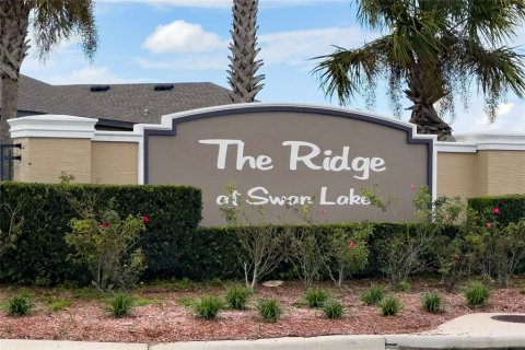 House in Dundee, Florida 5 bedrooms, 182.55 sq.m. № 2412630 - photo 2