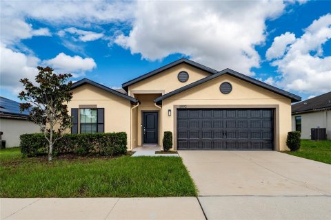 House in Dundee, Florida 5 bedrooms, 182.55 sq.m. № 2412630