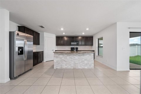 House in Dundee, Florida 5 bedrooms, 182.55 sq.m. № 2412630 - photo 23
