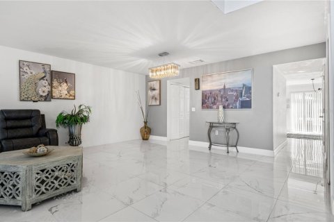 Casa en venta en Palm Coast, Florida, 6 dormitorios, 363.62 m2 № 1907742 - foto 8