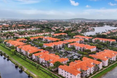 Кондоминиум с 3 спальнями в Дорал, Флорида № 2026300