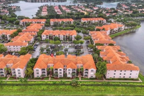 Купить кондоминиум в Дорал, Флорида 3 спальни, 118.08м2, № 2026300 - фото 2