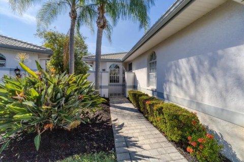 House in Sarasota, Florida 2 bedrooms, 117.43 sq.m. № 1833665 - photo 8