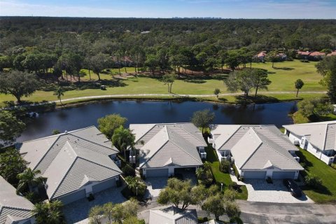 House in Sarasota, Florida 2 bedrooms, 117.43 sq.m. № 1833665 - photo 4