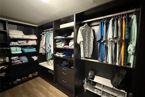 Condo in Hallandale Beach, Florida, 2 bedrooms  № 1951840 - photo 14