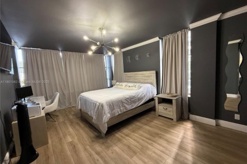 Condo in Hallandale Beach, Florida, 2 bedrooms  № 1951840 - photo 10