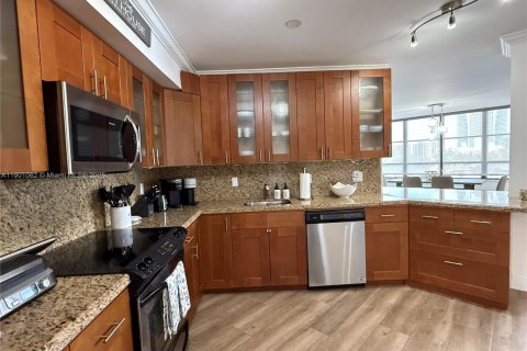 Condo in Hallandale Beach, Florida, 2 bedrooms  № 1951840 - photo 8