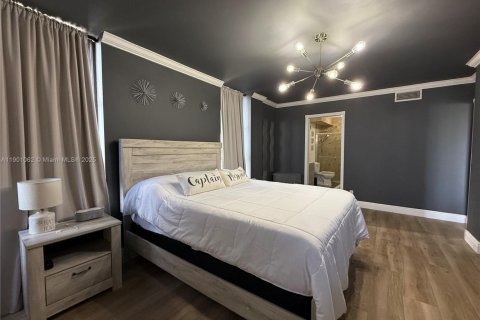 Condo in Hallandale Beach, Florida, 2 bedrooms  № 1951840 - photo 12