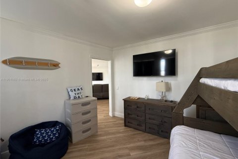 Condo in Hallandale Beach, Florida, 2 bedrooms  № 1951840 - photo 17