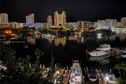 Condo in Hallandale Beach, Florida, 2 bedrooms  № 1951840 - photo 2